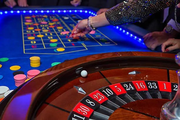 Studio live casino juara 126 dengan dealer profesional dan multiple-camera setup